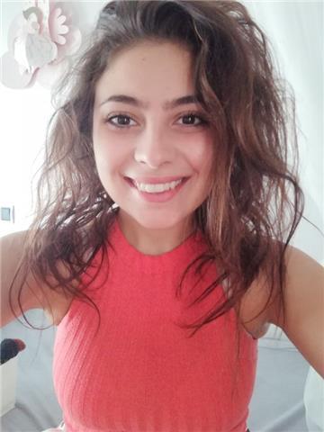 Ragazza di Bergamo di 21 anni si offre per lezioni di spagnolo