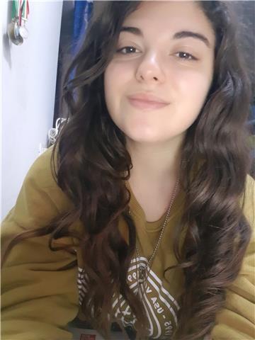Studentessa, diplomata al liceo classico, offre ottime ripetizioni di italiano, storia, geografia, filosofia