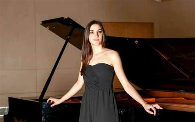 Profesora de piano imparto clases de instrumento, lenguaje musical, entonación a todas las edades (iniciación a avanzado)