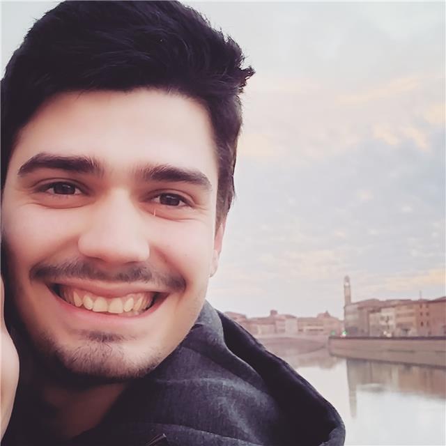 Laureato in matematica impartisce lezioni di matematica, fisica e francese per studenti di scuola superiore e universitari