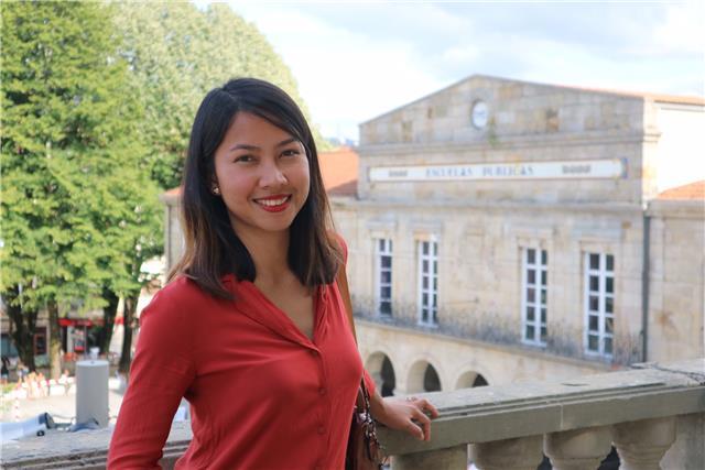 I give classes of basic english for kids