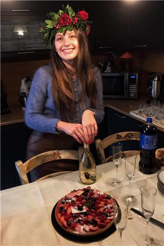 Sono una neolaureata in filosofia all’Università degli studi di Bergamo, frequento ancora il mondo universitario per il conseguimento della Laure Magistrale in Filosofia e storia delle scienze naturali e umane