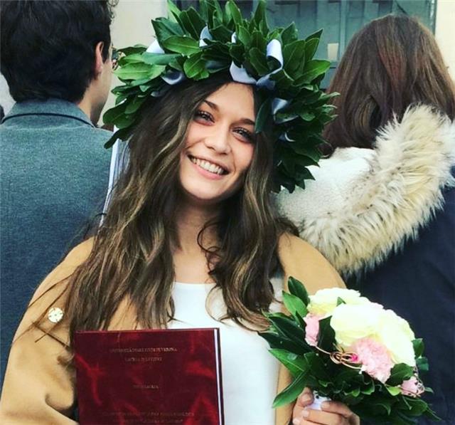 Laureata in Lettere offre ripetizioni per tutte le materie per gli studenti di scuola primaria, e di italiano, latino di base, storia e geografia per tutti gli altri studenti