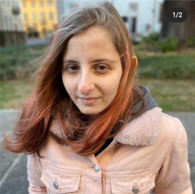 Ragazza diplomata a liceo linguistico offre ripetizioni di inglese, francese e italiano
