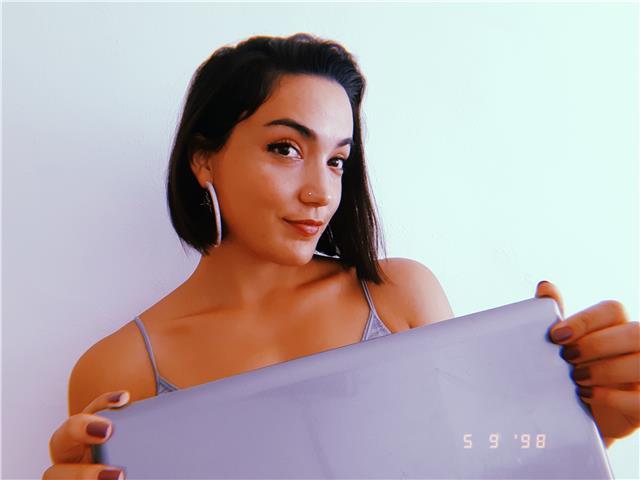 Soy profesora de yoga y de danza. puedo hacer reforzamientos de cualquier materia de actividad física