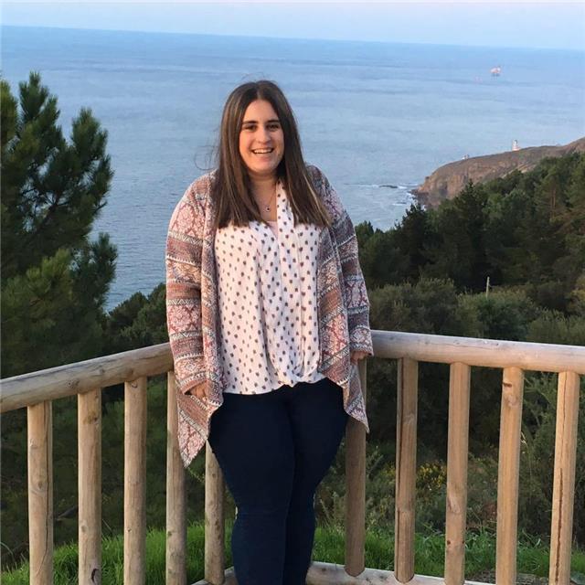 Profesora de matemáticas orientada a niños de primaria