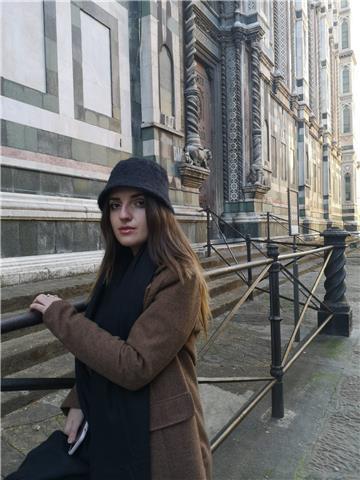 Studentessa universitaria offre lezioni private