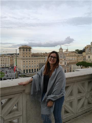 Studentessa di Relazioni Internazionali (Laurea specialistica). Per chi ne avesse bisogno offro ripetizioni e aiuto compiti a casa