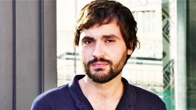 Laureato in Filologia moderna; Master in drammaturgia e sceneggiatura; Master in editoria e comunicazione