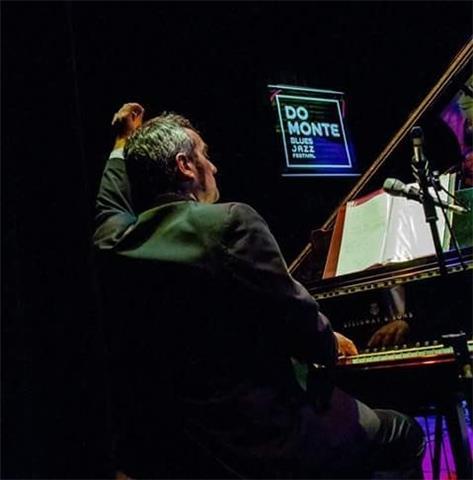 Prosefor de piano y repertorio de cantantes