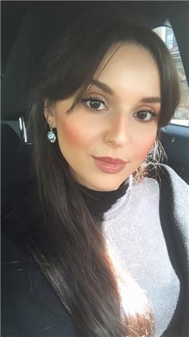 Madrelingua Inglese laureata nelle lingue e certificata dalla Cambridge University con l'esperienza di circa 10 anni propone lezio