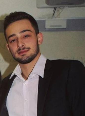 Studente di ingegneria per ripetizioni o aiuto nello svolgimento di compiti