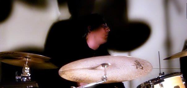 Profesor de batería con más de 10 años de experiencia docente en escuelas y conservatorios de Barcelona, y trayectoria reconocida