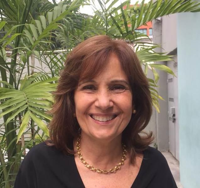 Graduada en ingeniería química con especialización en mercadeo