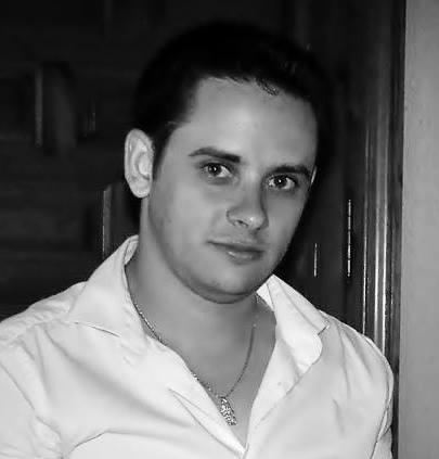 Ofrezco clases particulares de piano, lenguaje musical e iniciación. soy titulado en magisterio musical, grado medio de piano y musicólogo. 15€/h