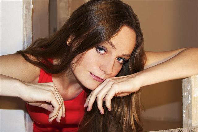 Lingüista, docente con experiencia, experta en relaciones culturales, filóloga homologada en españa