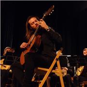 Graduado en conservatorio superior y músico de sesión, doy clases de guitarra (española, acústica o eléctrica) bajo, ukelele, y teoría musical en Santander (zona de Peñacastillo) para todos los niveles