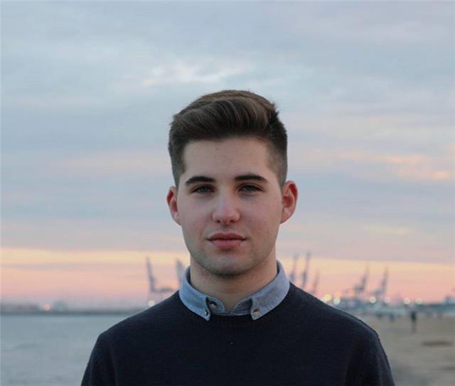 Soy un estudiante de traducción especializada en francés en la universidad de valència