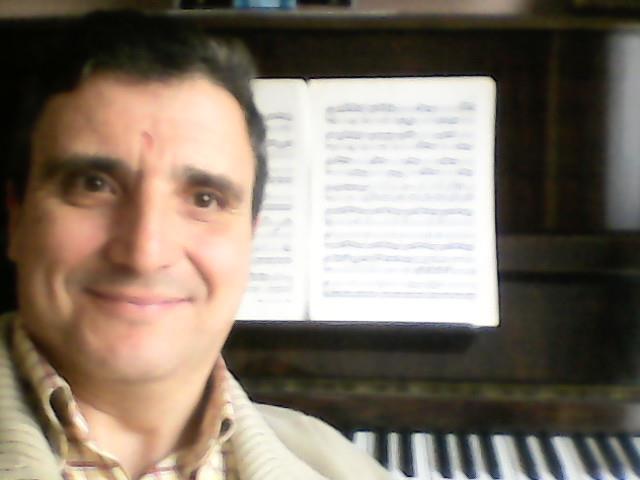 Profesor de piano da clases para principiantes economicas