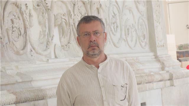 Nativo y licenciado por la universitat autònoma de barcelona