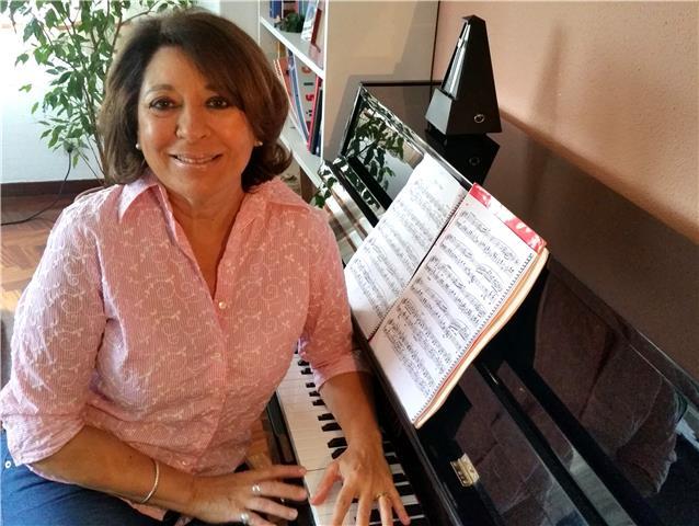 PROFESORA SUPERIOR DE PIANO Y LENGUAJE MUSICAL