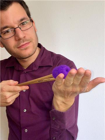 Doy clases particulares de batería, marimba y otros instrumentos de percusión. también doy clases de lenguaje musical y armonía