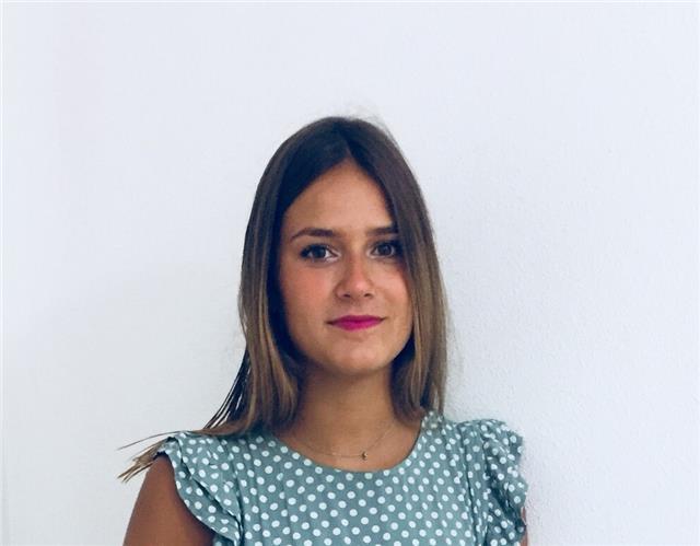 Me ofrezco para dar clases de educación primaria de la materia que sea. estoy graduada en educación infantil, adoro a los niños