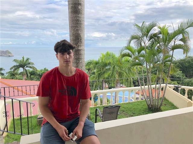 Doy clases particulares baratas a niños jóvenes. Tengo 18 años y dispongo de un B2 de inglés y actualmente estoy acabando mi último año de bachiller