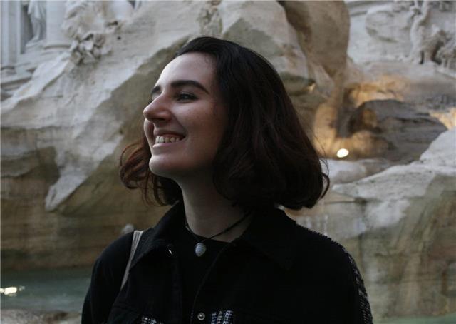 Studentessa universitaria disponibile a dare ripetizioni di matematica e aiuto compiti generale per le classi medie