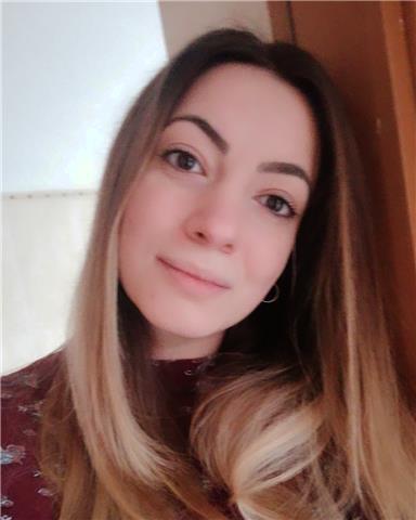 Laureata in Giurisprudenza all'Università Federico II di Napoli offre lezioni di diritto amministrativo, civile, penale e costituzionale
