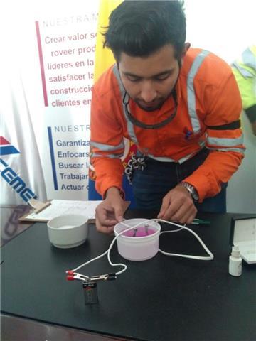 Ingeniero químico especializado en asesoría en la industria con reconocimiento en licenciatura por parte de los clientes