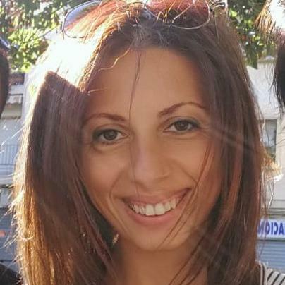 Profesora de matemáticas, hablo inglés, español, ruso, armenio con fluidez. tengo experiencia de 3 años