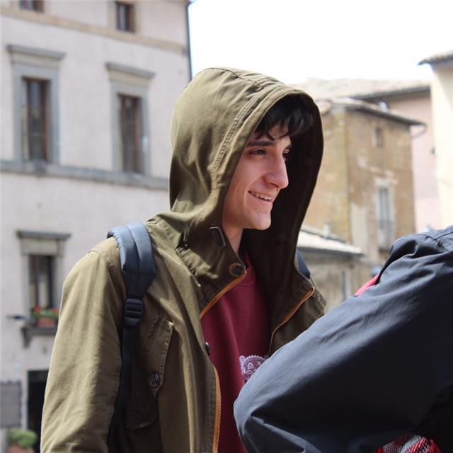 Studente universitario di psicologia con diverse esperienze di ripetizioni