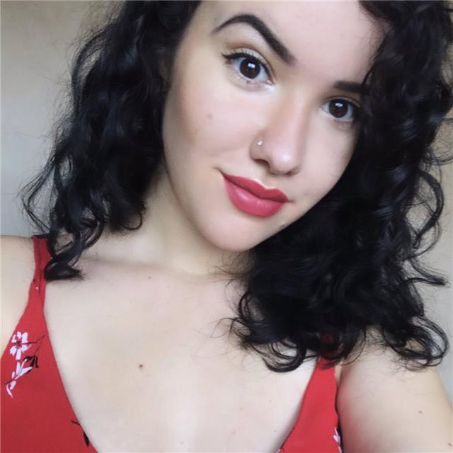 Actualmente estoy cursando el 4º curso del doble grado de lengua y literatura con periodismo (urjc -fuenlabrada). tengo el first certificate (b2) de inglés. 

he trabajado con anterioridad dando clases particulares a alumnos desde 5º de primaria hasta 2º 