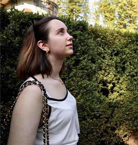 Diplomata al liceo linguistico e laureata triennale in comunicazione all’università di padova. ho appena finito un master in media industries presso la university of leeds in inghilterra. ho una certificazione di lingua inglese ielts di livello c1 avanzat