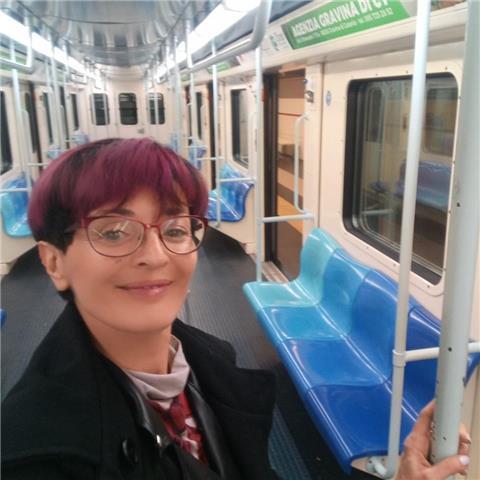 Direttrice hotel impartisce lezioni vario livello grammatica, conversazione, alberghiero