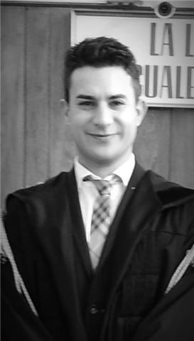 Diplomato in ragioneria, con successiva laurea in Giurisprudenza, nonché esperienza pluriennale in qualità di Avvocato