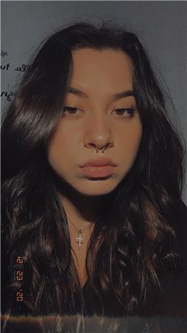 Sono una ragazza di 19 anni autodidatta. Lo spagnolo è la mia seconda lingua, riesco a parlarlo in maniera fluida e ne padroneggio grammatica e pronuncia