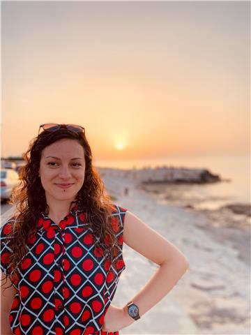 Insegnante con laurea in lingue e letterature straniere e dottorato di ricerca con esperienza pluriennale all’estero