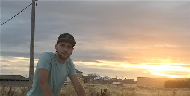 Profesor titulado con amplia experiencia. doy clases particulares en mi domicilio a alumnos/alumnas de primaria. zona uribarri(bilbao)