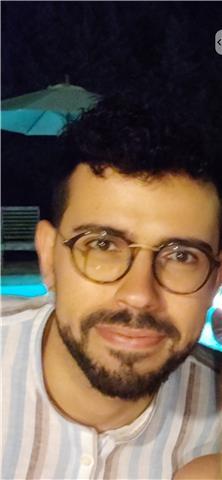 Insegnante, laureato in filologia moderna ( laurea magistrale)