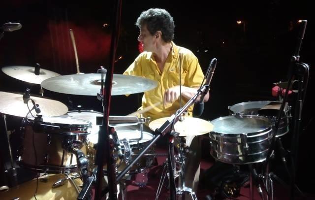 Doy clases de batería, percusión y solfeo, todos los estilos. título superior de música moderna y jazz en el esmuc