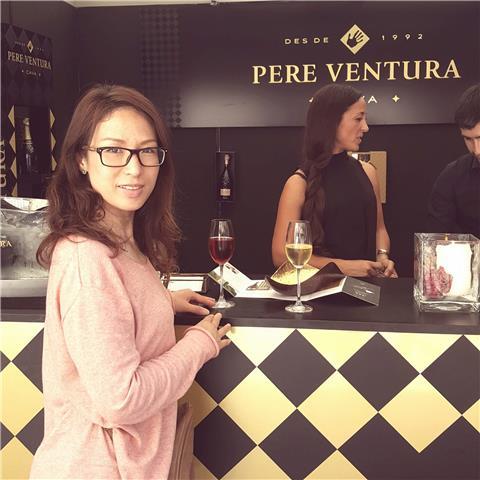 Doy clases particulares de japonés. 【precio】ejemplo...20 para una persona. 30 para dos personas. 【lugar】algún bar, la biblioteca o tu casa