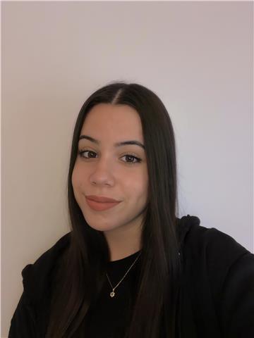 Me defino como una persona sociable, con una gran capacidad comunicativa. Soy muy constante y comprometida