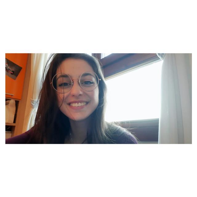 Studentessa infermieristica, diploma di maturità in liceo linguistico