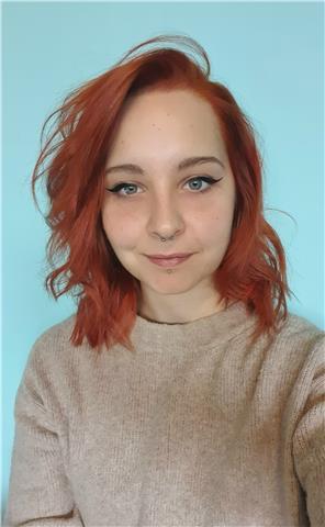 Laureata in lingue per la comunicazione interculturale e laureanda magistrale in lingue e letterature, con alle spalle esperienze formative all'estero, impartisce lezioni di lingua inglese, letteratura inglese e conversazione in lingua inglese