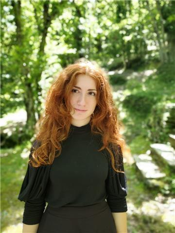 Studentessa diplomata al liceo linguistico EsaBac (diploma italo-francese) e con IELTS C1, offre ripetizioni di lingua inglese