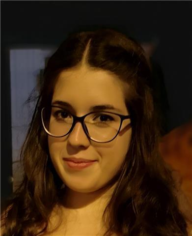 Laureata in Economia e Commercio. Specializzanda in Economia e Management 
Impartisco lezioni di matematica, economia, inglese