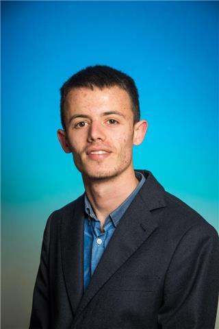 Ragazzo NeoDiplomato di 19 anni residente a Pagnacco impartisce lezioni di Italiano e aiuto compiti