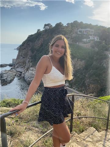 Soy estudiante de 4o curso de farmacia. llevo desde 2016 dando clases particulares a alumnos de la eso y bachiller